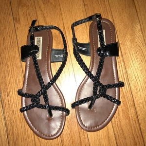 Black Steve Madden strapping sandals